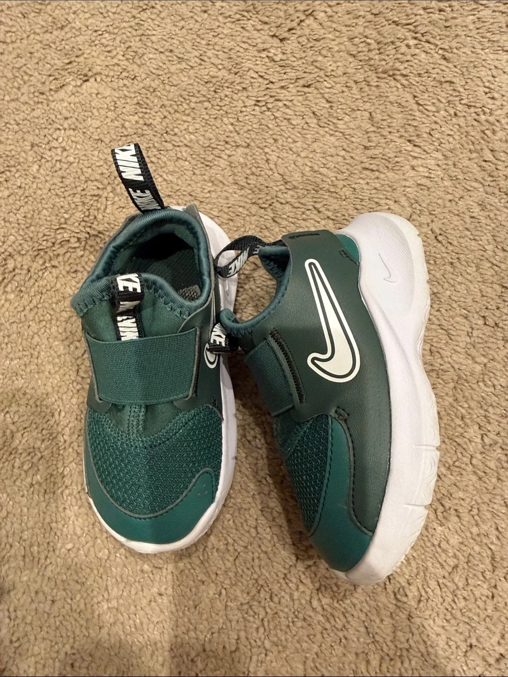 Nike Flex Runner Toddler Dark Green and White Slip-On Sneakers - 7C